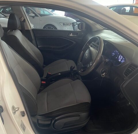 2015 HYUNDAI; 1.2 MOTION full